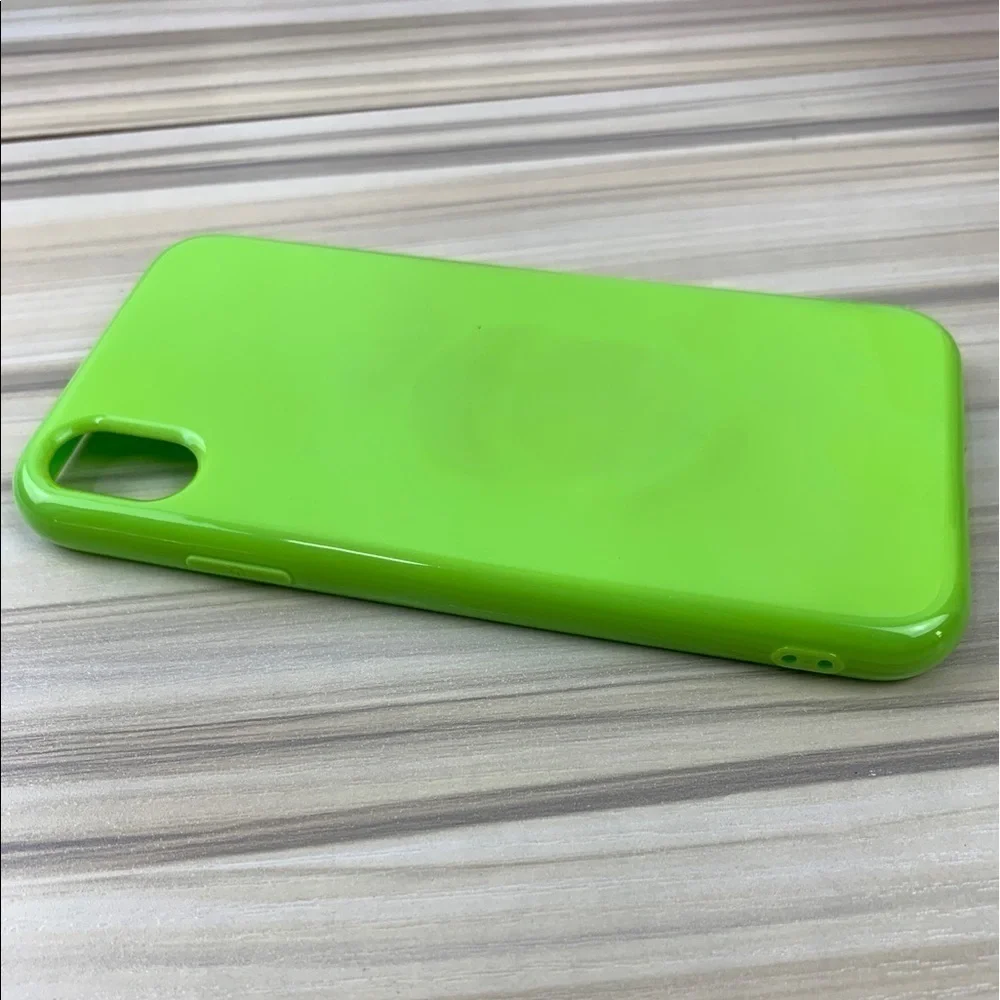 Pea Green Silicone Phone Case For iPhone XR - 6”x 4”x 0.5”